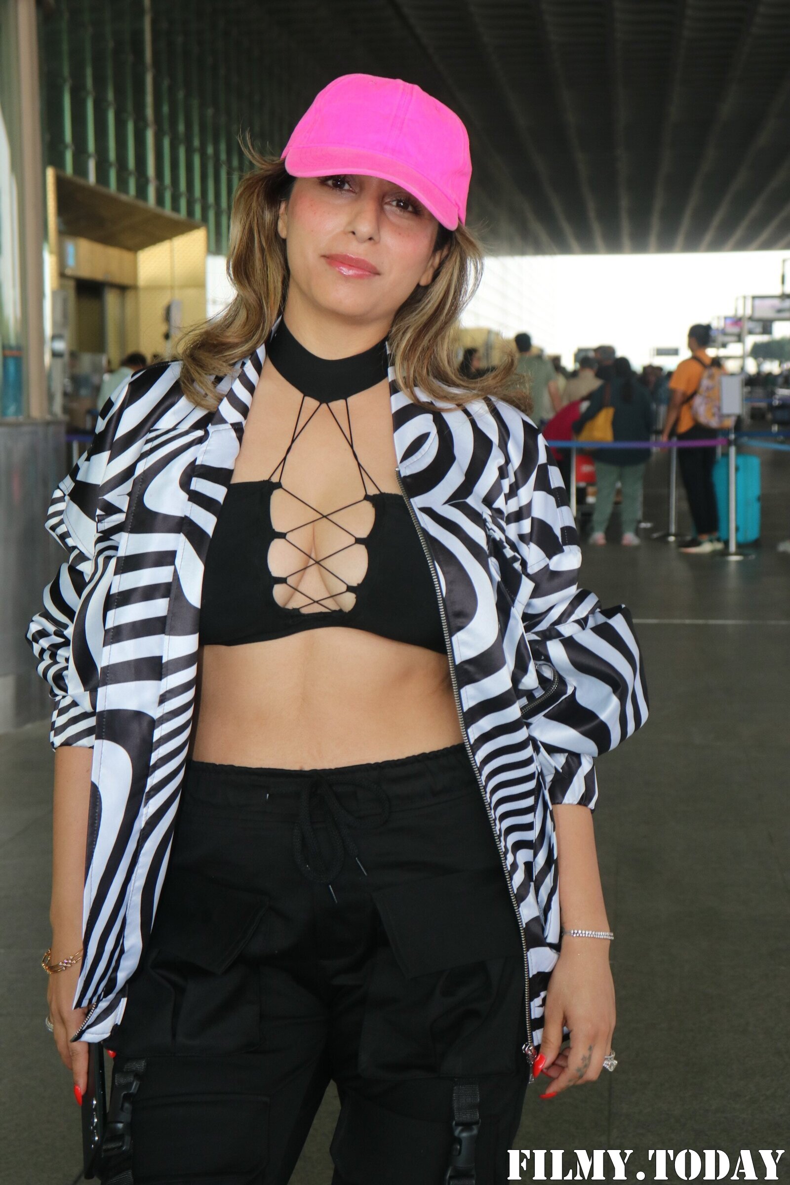 Neha Bhasin - Photos: Celebs  Spotted At Airport | Picture 1922174