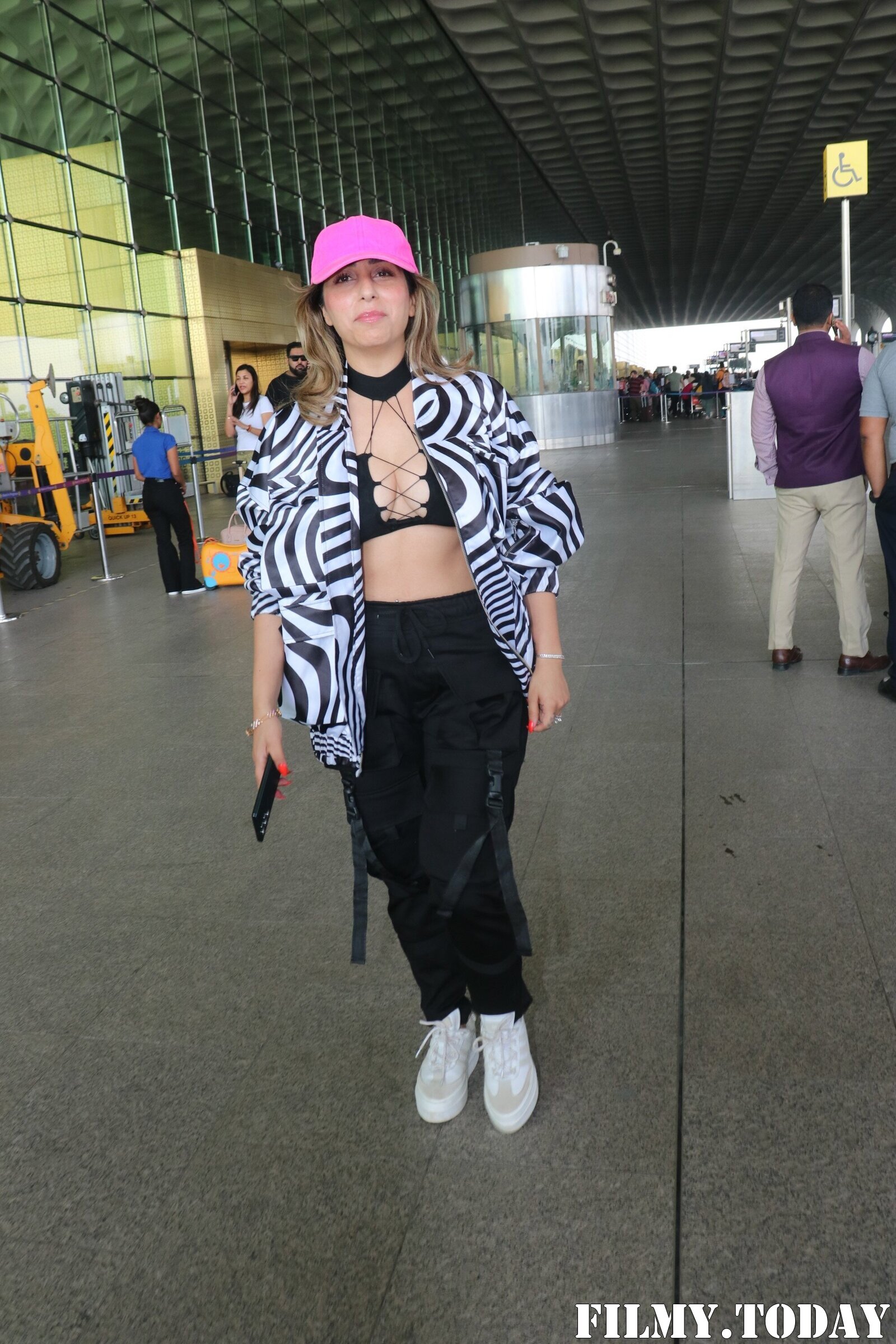 Neha Bhasin - Photos: Celebs  Spotted At Airport | Picture 1922172