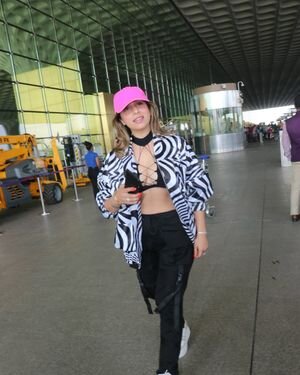 Neha Bhasin - Photos: Celebs  Spotted At Airport | Picture 1922173