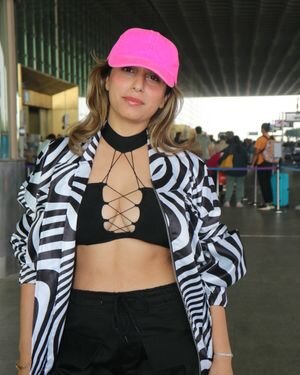Neha Bhasin - Photos: Celebs  Spotted At Airport