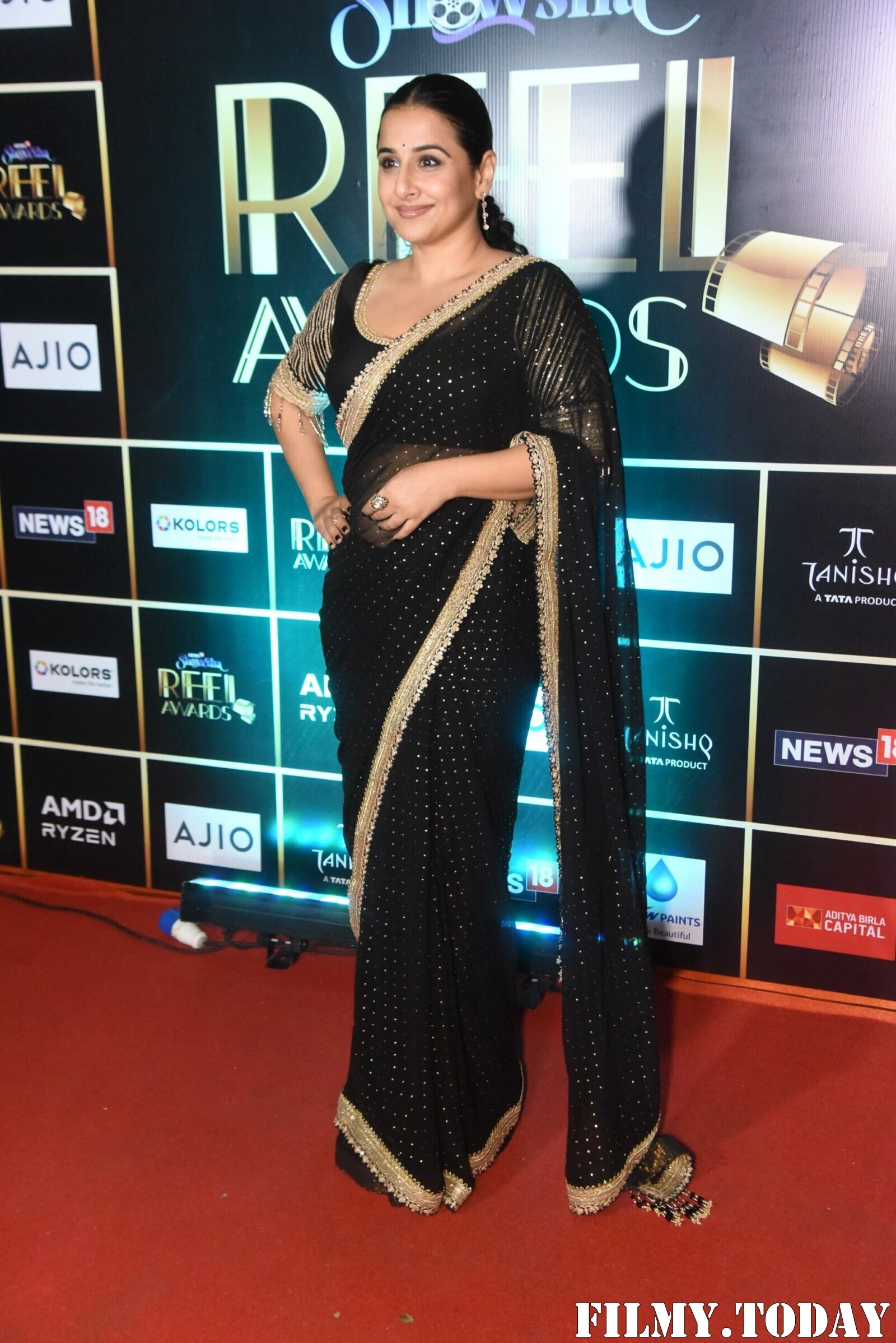 Vidya Balan - Photos: Celebs At Red Carpet For The News18 Showsha Reel Awards 2023 | Picture 1922430