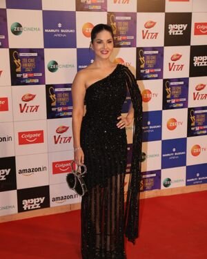 Sunny Leone - Photos: Red Carpet Of Zee Cine Awards 2023