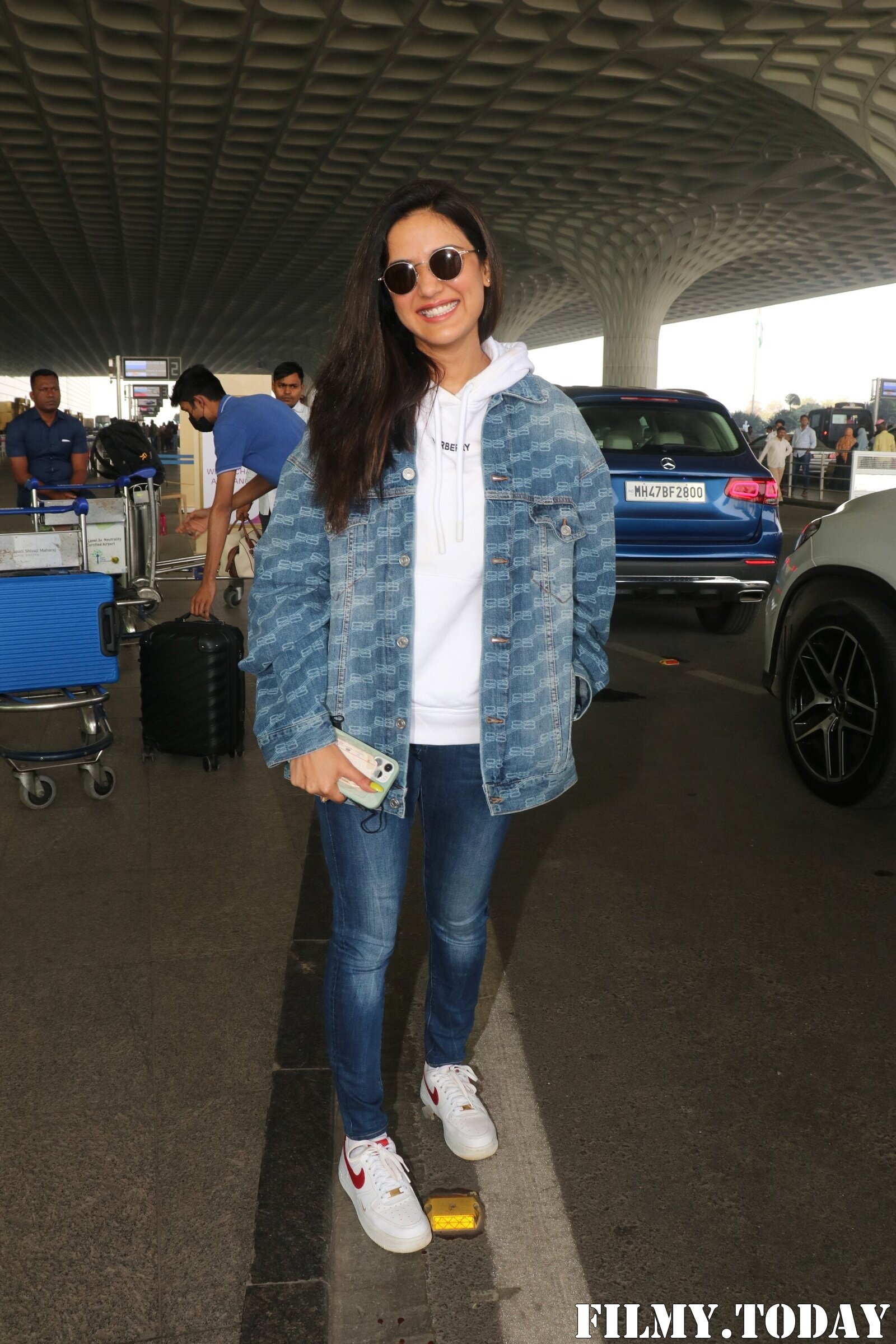Jasmin Bhasin - Photos: Celebs  Spotted At Airport | Picture 1906203