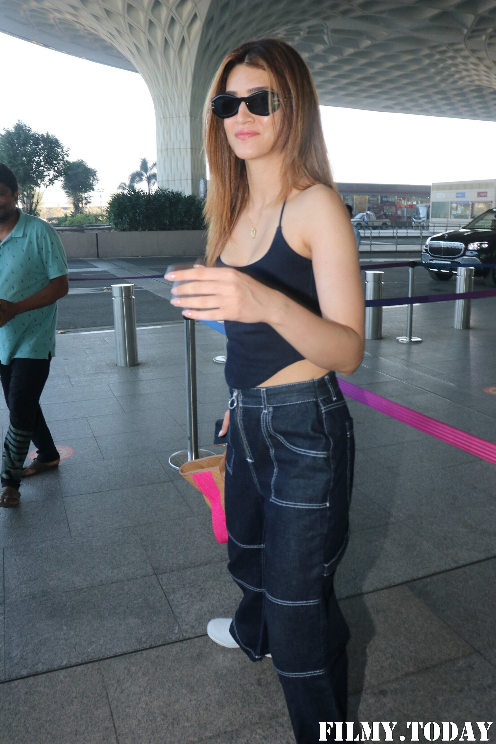 Kriti Sanon - Photos: Celebs  Spotted At Airport | Picture 1906209