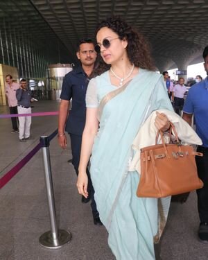 Kangana Ranaut - Photos: Celebs  Spotted At Airport | Picture 1906187