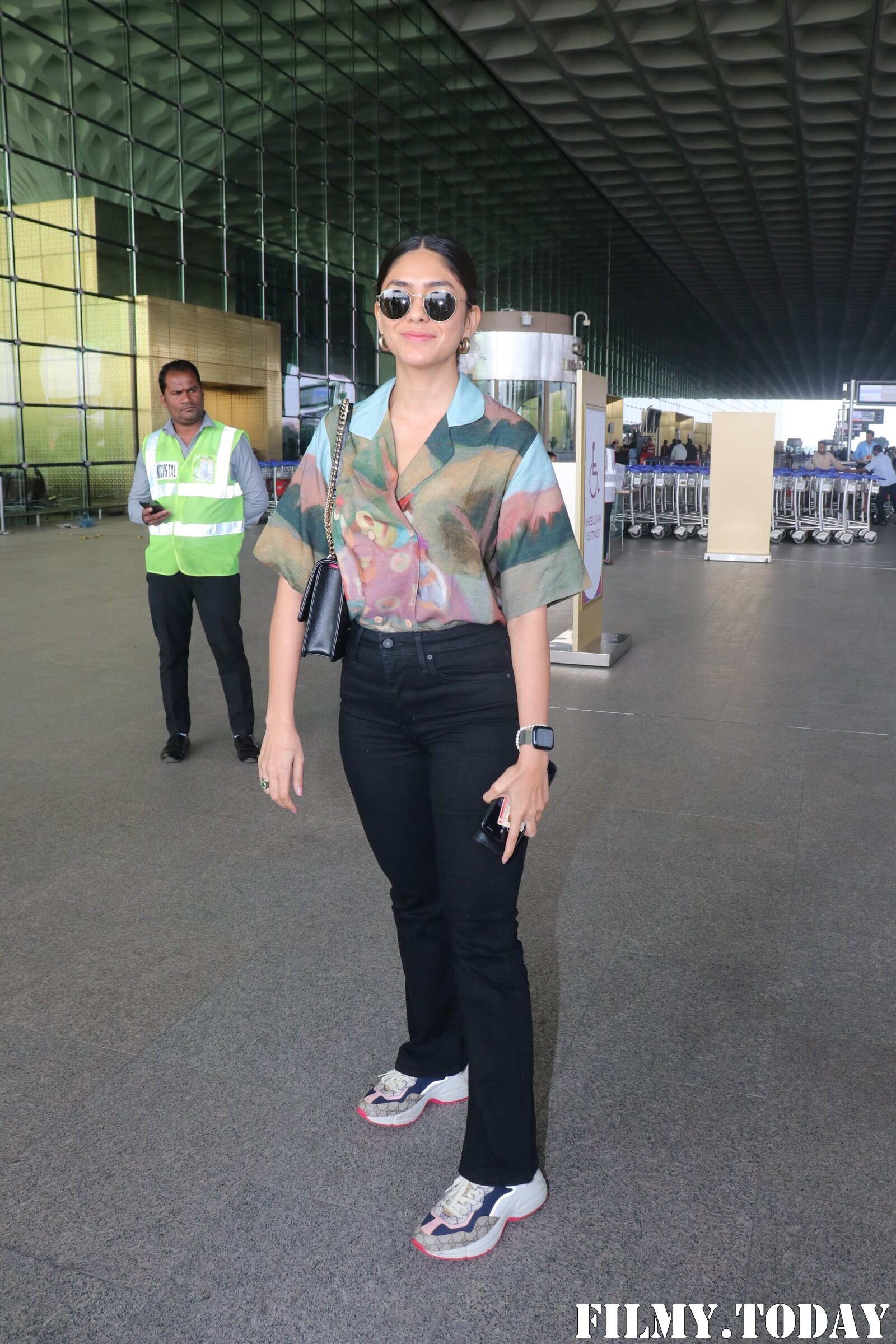 Mrunal Thakur - Photos: Celebs Spotted At Airport | Picture 1909159
