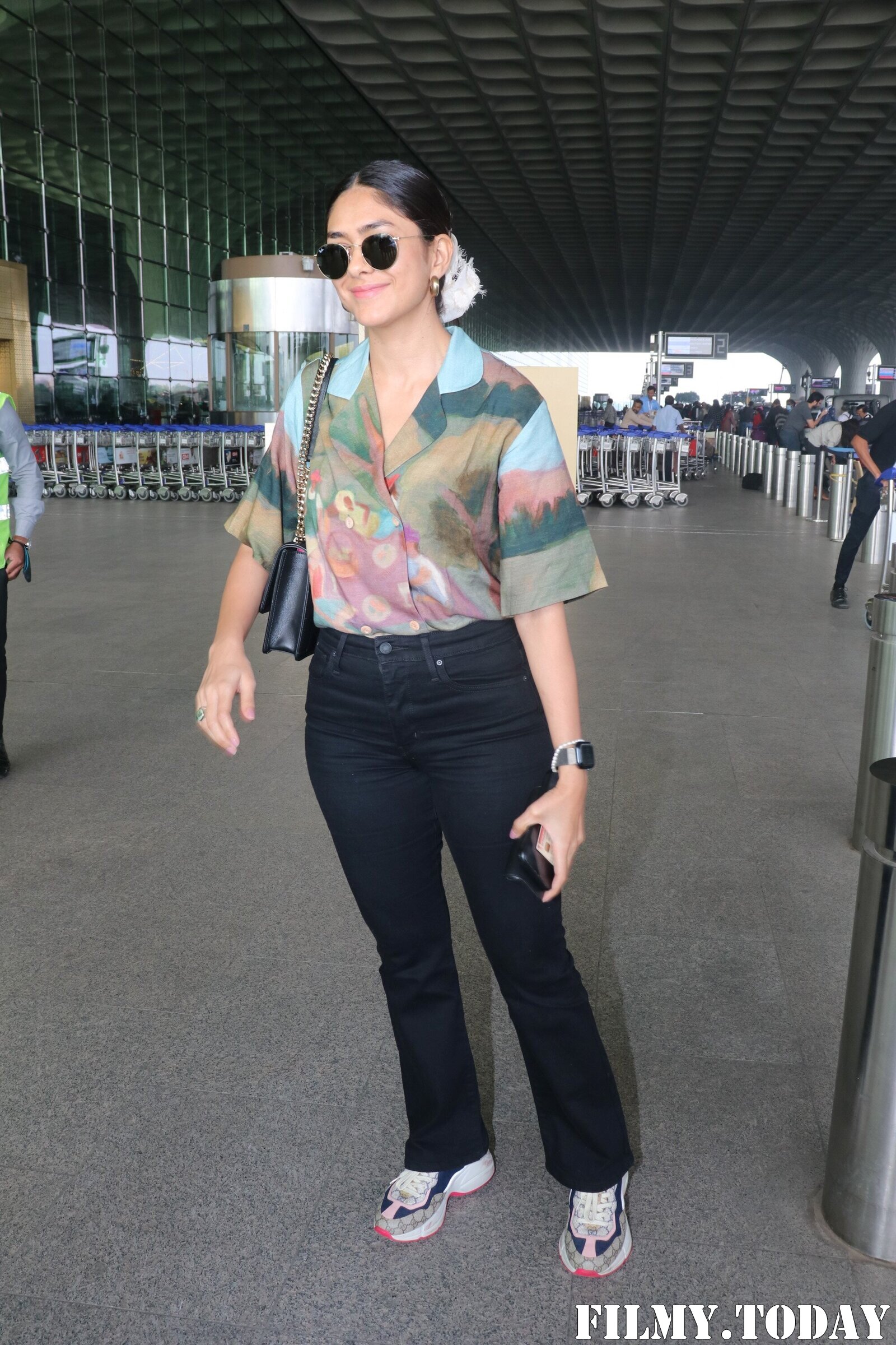 Mrunal Thakur - Photos: Celebs Spotted At Airport | Picture 1909158