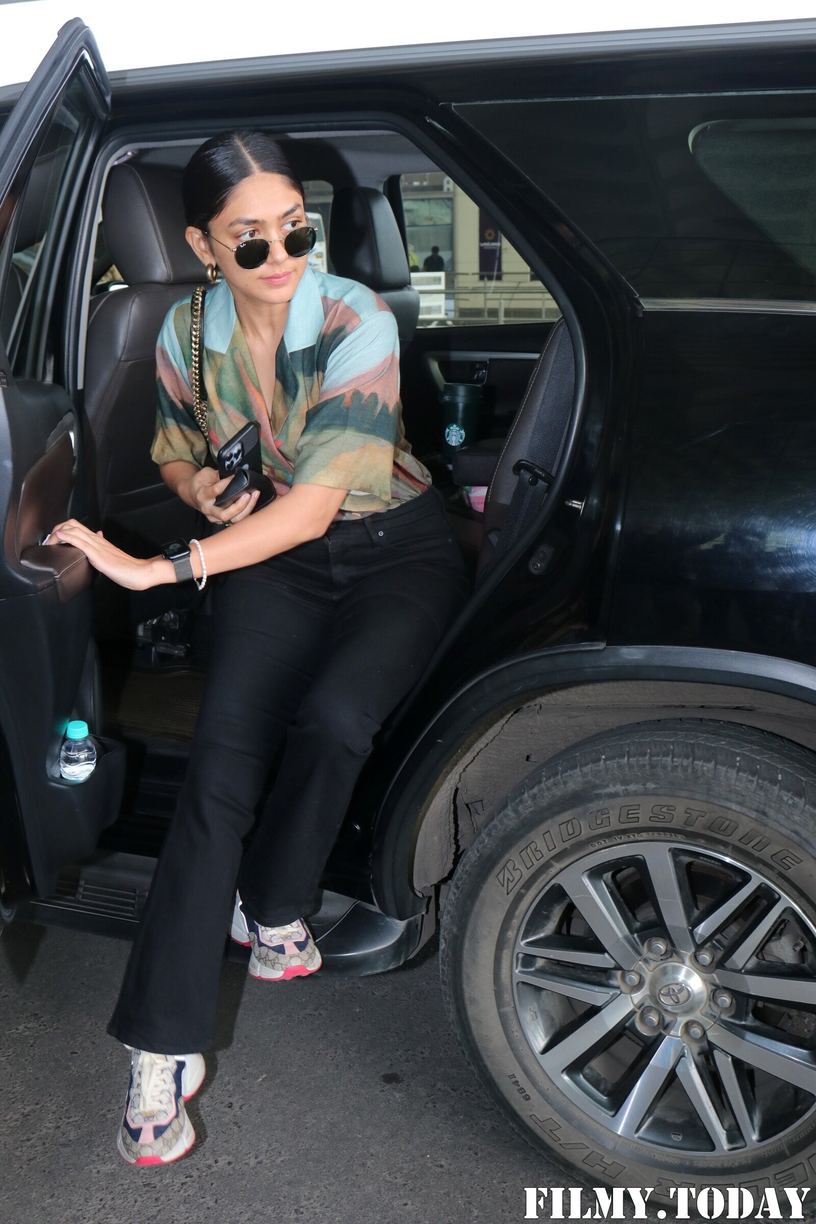 Mrunal Thakur - Photos: Celebs Spotted At Airport | Picture 1909157