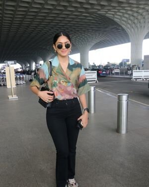 Mrunal Thakur - Photos: Celebs Spotted At Airport | Picture 1909161