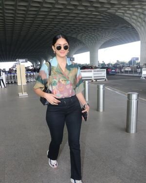 Mrunal Thakur - Photos: Celebs Spotted At Airport | Picture 1909160