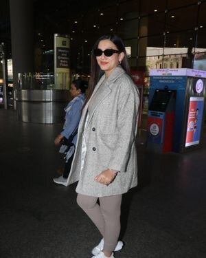 Gauhar Khan - Photos: Celebs  Spotted At Airport | Picture 1909932