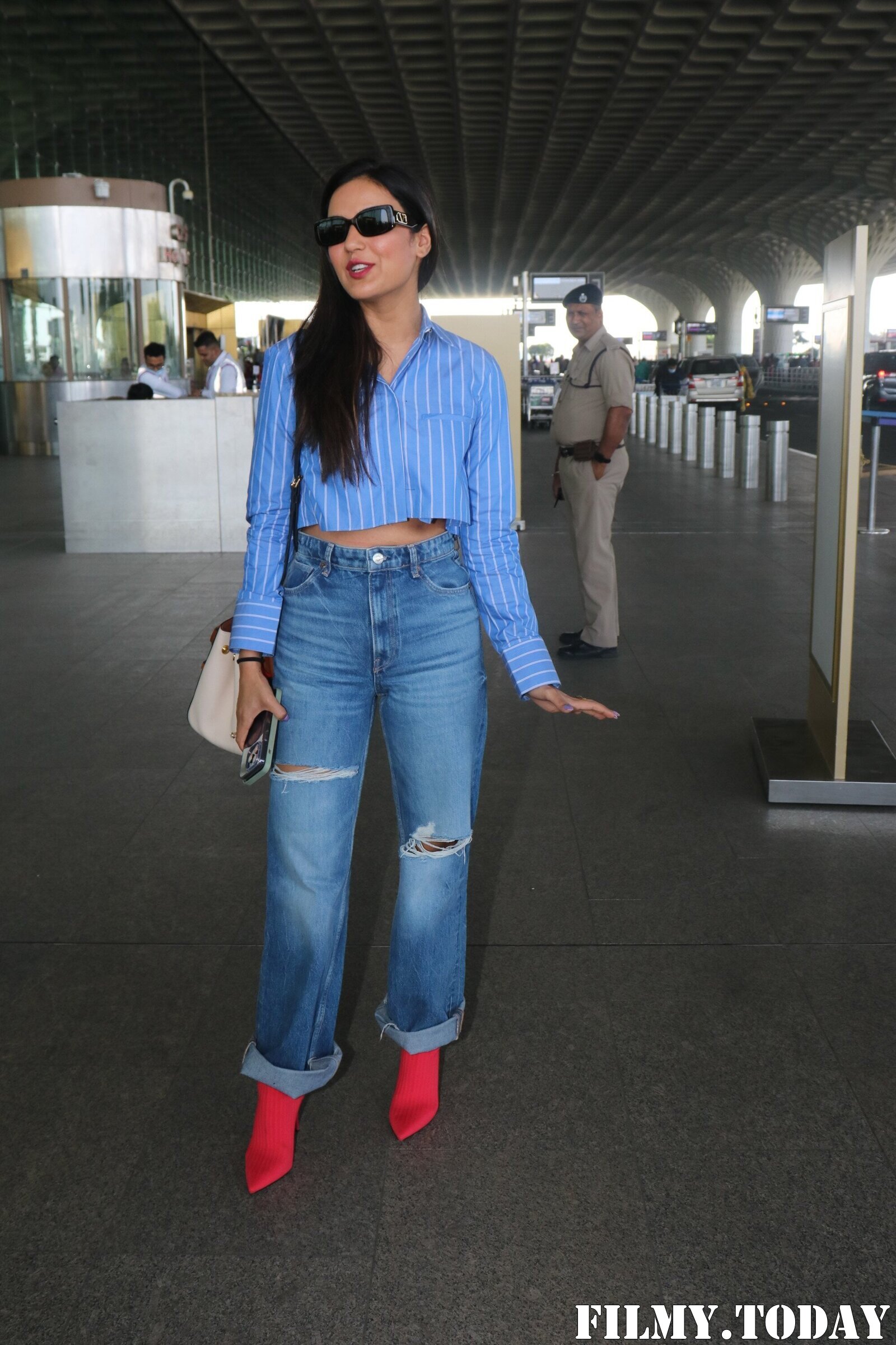 Jasmin Bhasin - Photos: Celebs  Spotted At Airport | Picture 1910943