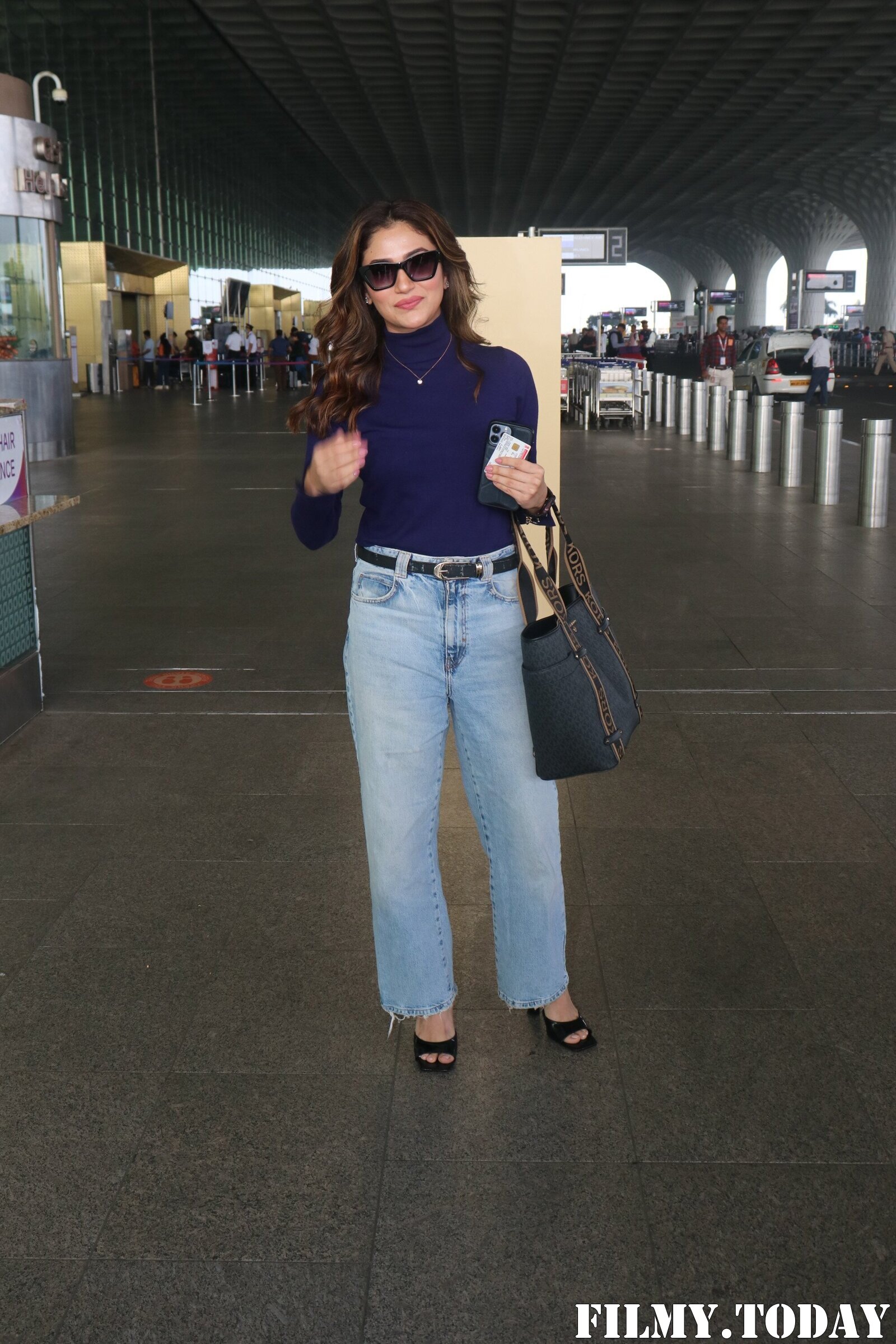 Ridhima Pandit - Photos: Celebs  Spotted At Airport | Picture 1912424