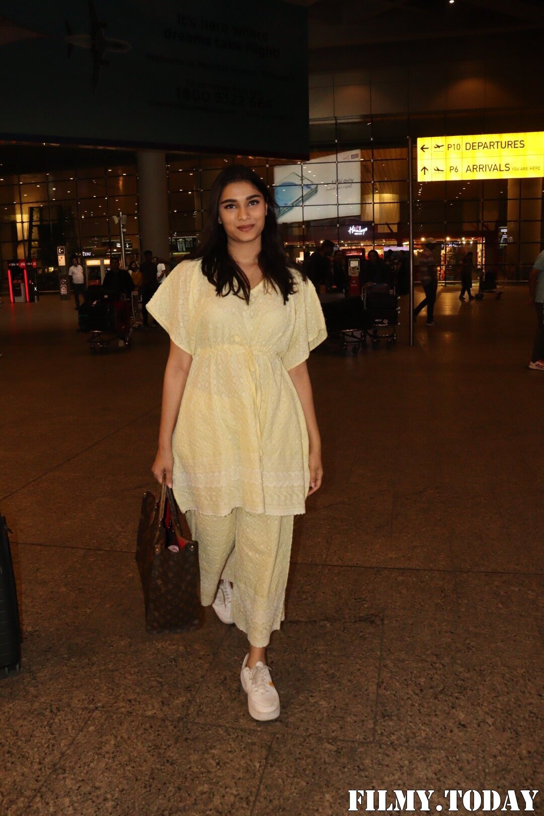 Saiee Manjrekar - Photos: Celebs  Spotted At Airport | Picture 1924354
