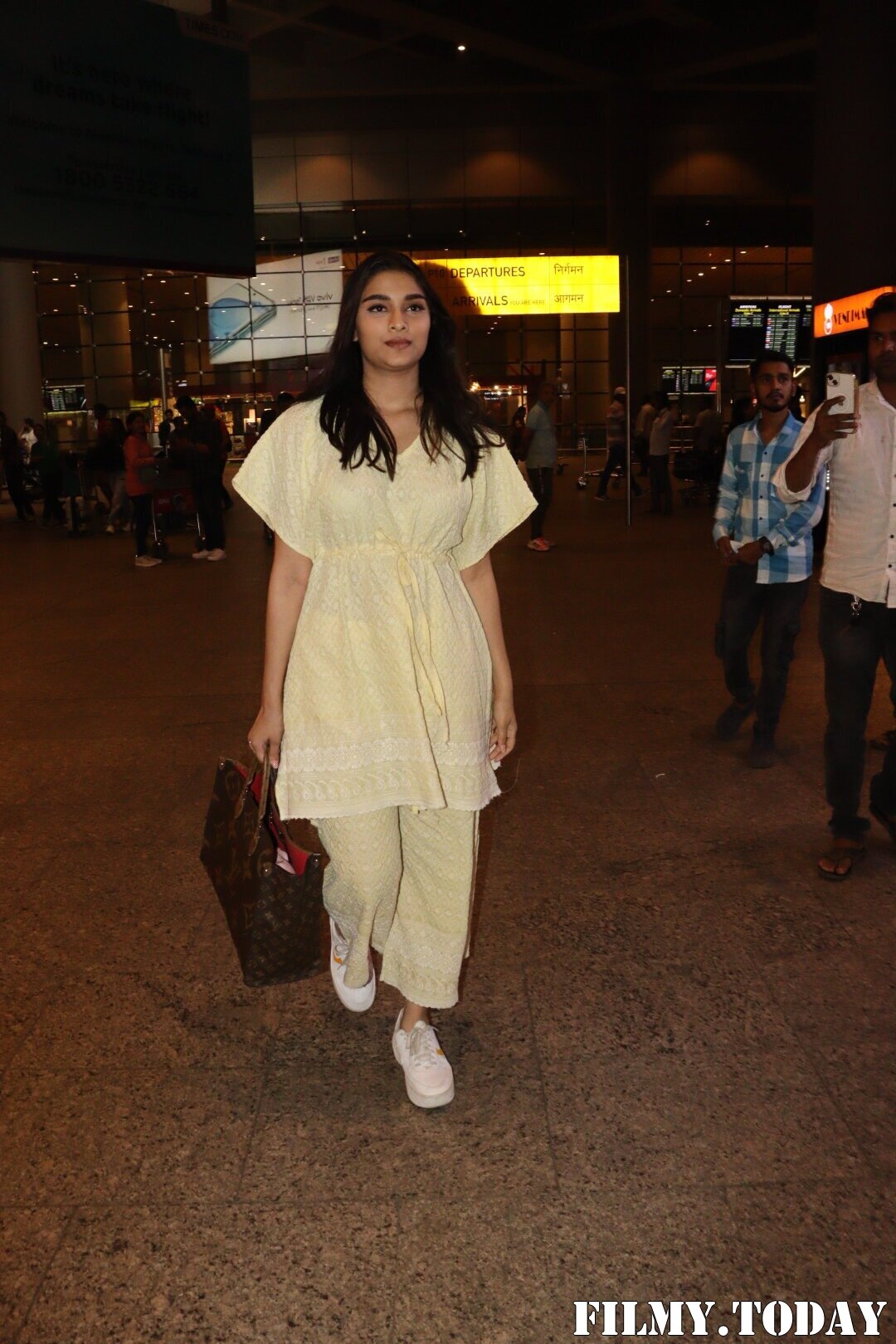 Saiee Manjrekar - Photos: Celebs  Spotted At Airport | Picture 1924352