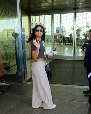 Suhana Khan - Photos: Celebs  Spotted At Airport | Picture 1929407