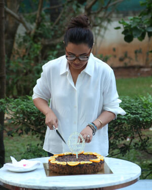 Photos: Rani Mukerji Celebrating Her Birthday With Media | Picture 1929606