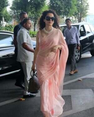 Kangana Ranaut - Photos: Celebs  Spotted At Airport | Picture 1931178