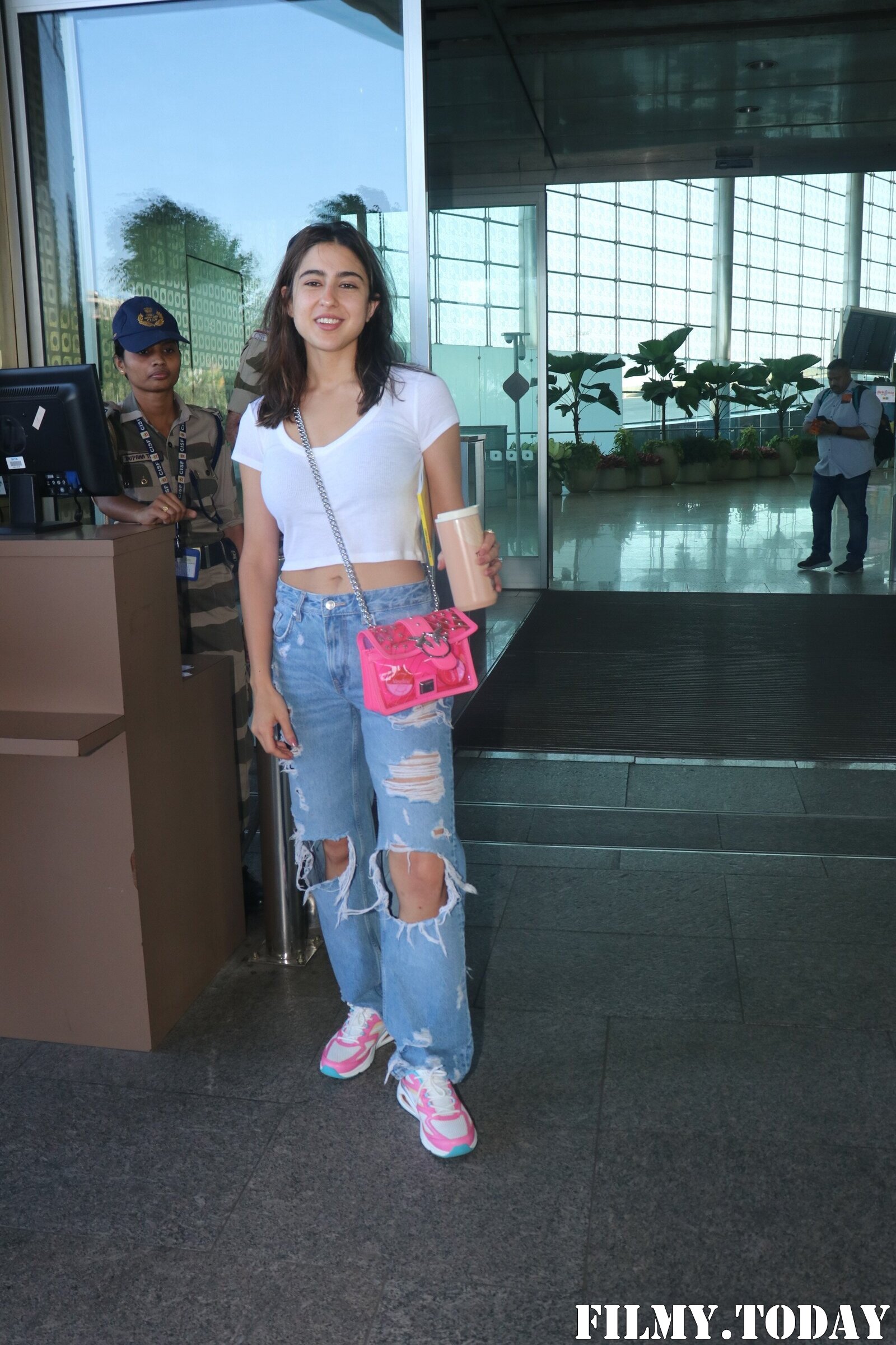 Sara Ali Khan - Photos: Celebs  Spotted At Airport | Picture 1932081