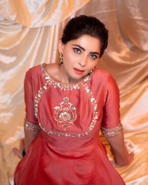 Sonalee Kulkarni Latest Photos | Picture 1932205