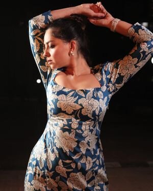 Sonalee Kulkarni Latest Photos | Picture 1932471