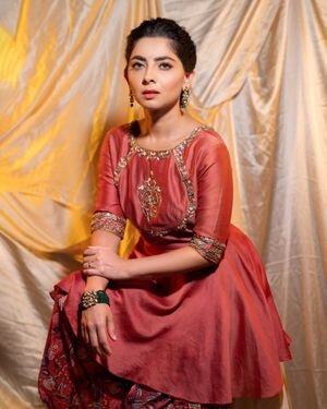 Sonalee Kulkarni Latest Photos | Picture 1932210