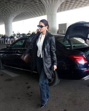 Vaani Kapoor - Photos: Celebs  Spotted At Airport | Picture 1935898