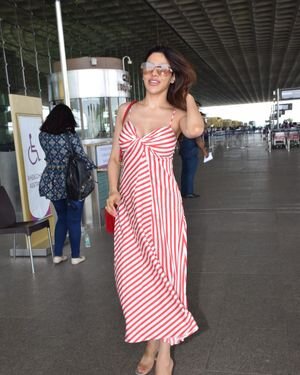 Nikki Tamboli - Photos: Celebs  Spotted At Airport | Picture 1935870