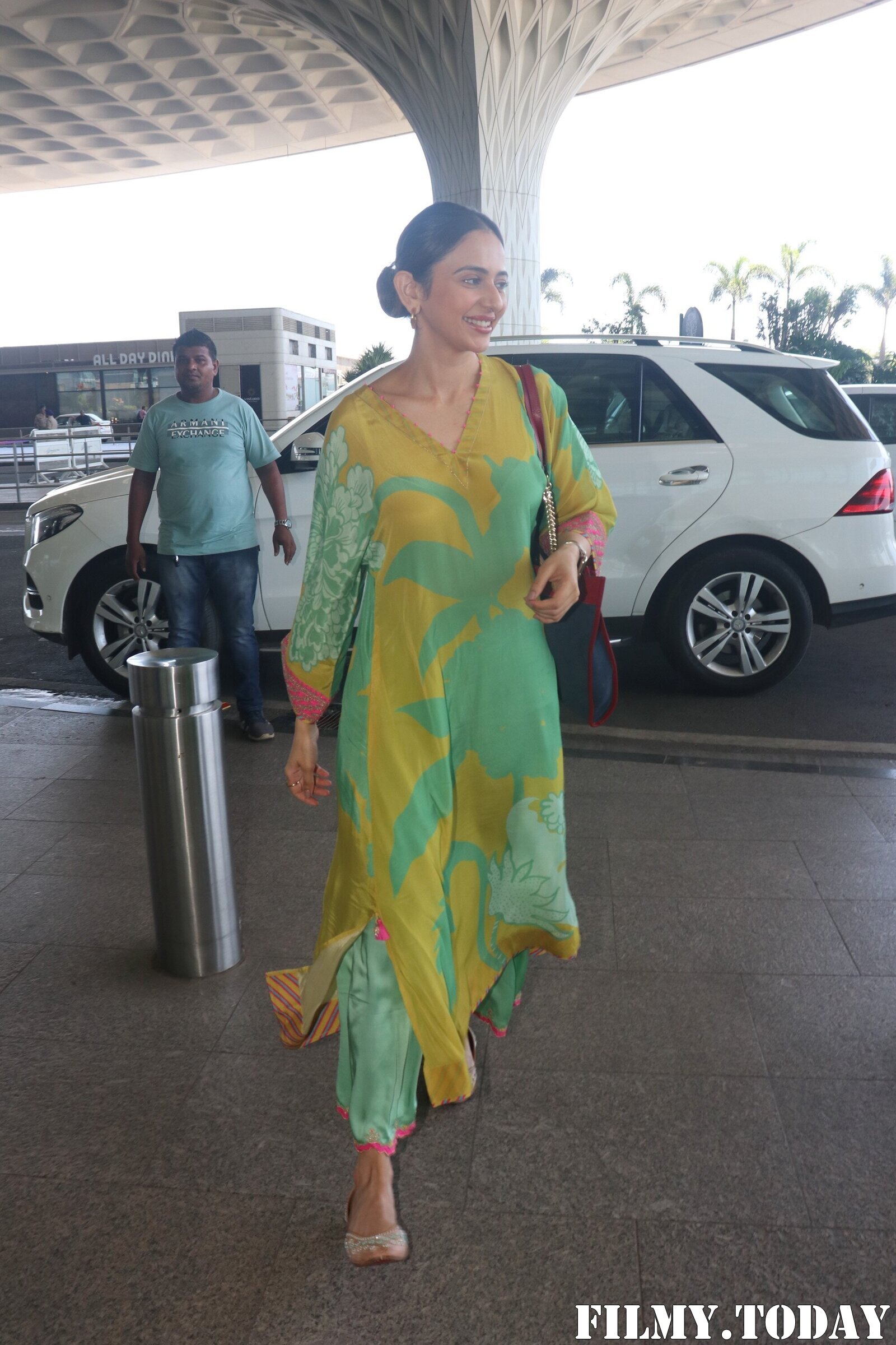 Rakul Preet Singh - Photos: Celebs  Spotted At Airport | Picture 1936395