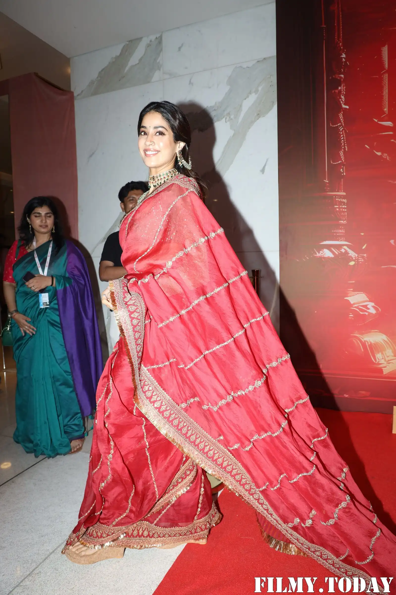 Janhvi Kapoor - Photos: Red Carpet Premiere Of Rajadhiraj : Love Life Leela | Picture 1958872