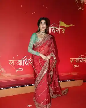 Janhvi Kapoor - Photos: Red Carpet Premiere Of Rajadhiraj : Love Life Leela | Picture 1958873