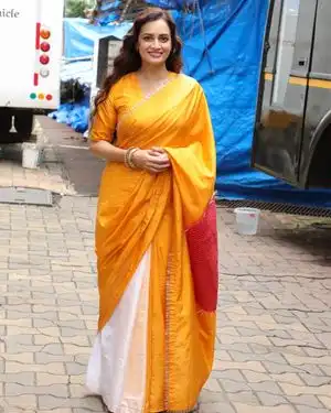 Dia Mirza - Photos: Celebs Spotted On The Sets Of Aapka Apna Zakir