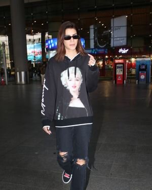 Kriti Sanon - Photos: Celebs Spotted At Airport | Picture 1947029