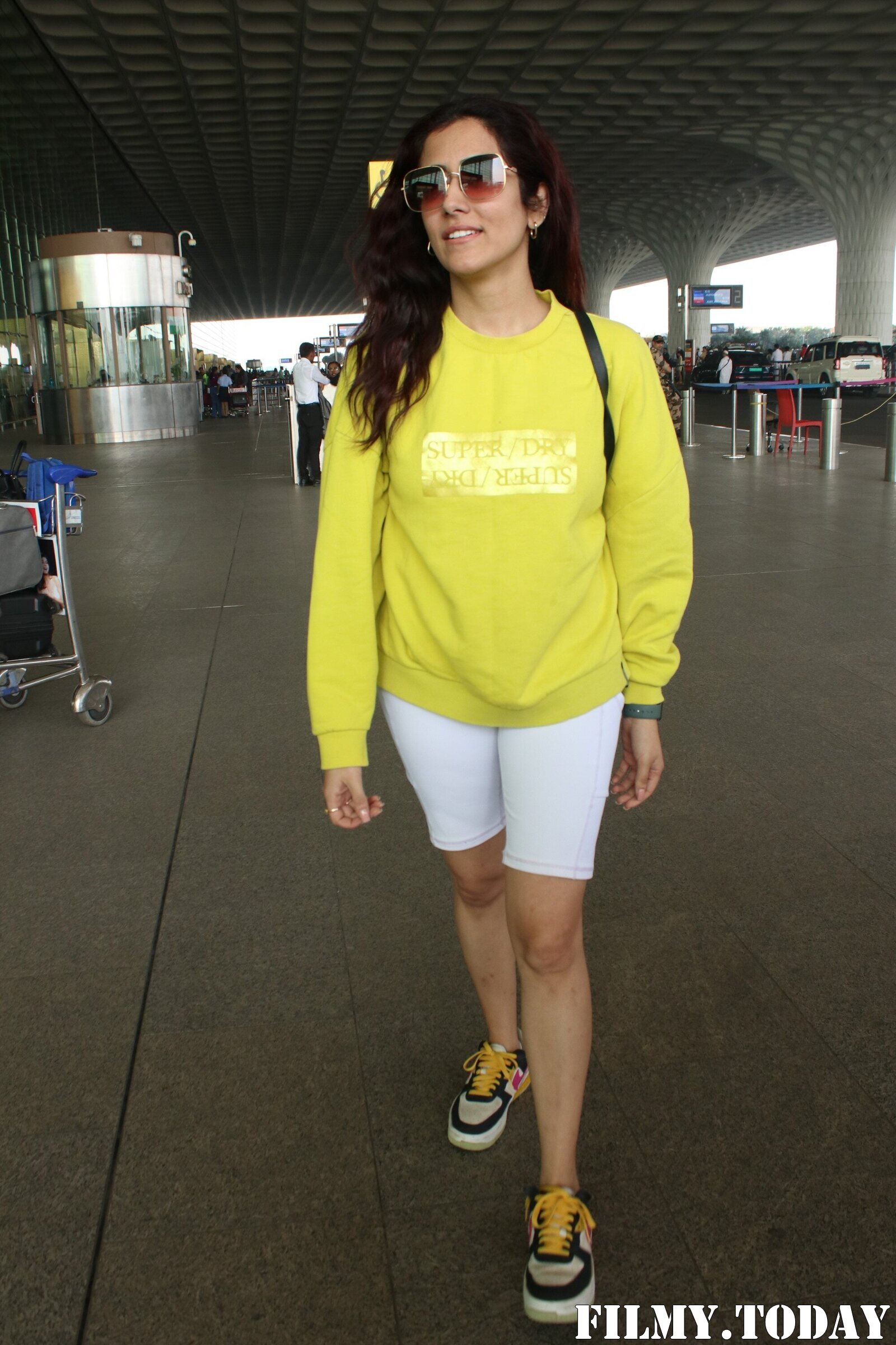 Jonita Gandhi - Photos: Celebs Spotted At Airport | Picture 1947233