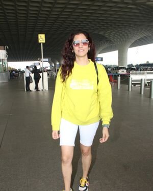 Jonita Gandhi - Photos: Celebs Spotted At Airport | Picture 1947232