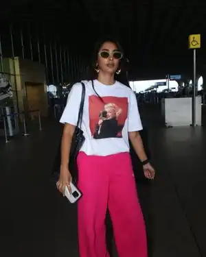 Pooja Hegde - Photos: Celebs Spotted At Airport | Picture 1959054