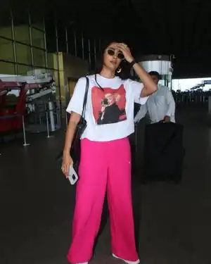 Pooja Hegde - Photos: Celebs Spotted At Airport | Picture 1959055