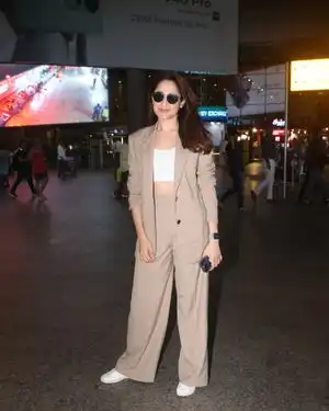 Pragya Jaiswal - Photos: Celebs Spotted At Airport | Picture 1958878