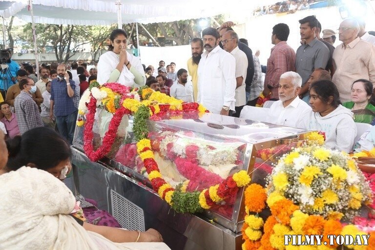 Photos: Celebs Pay Last Respect To Nandamuri Taraka Ratna | Picture 1919085