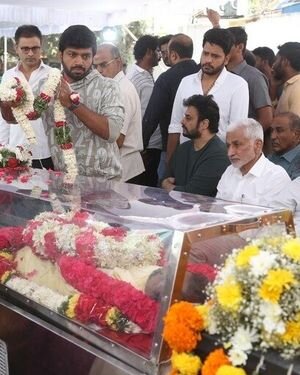 Photos: Celebs Pay Last Respect To Nandamuri Taraka Ratna